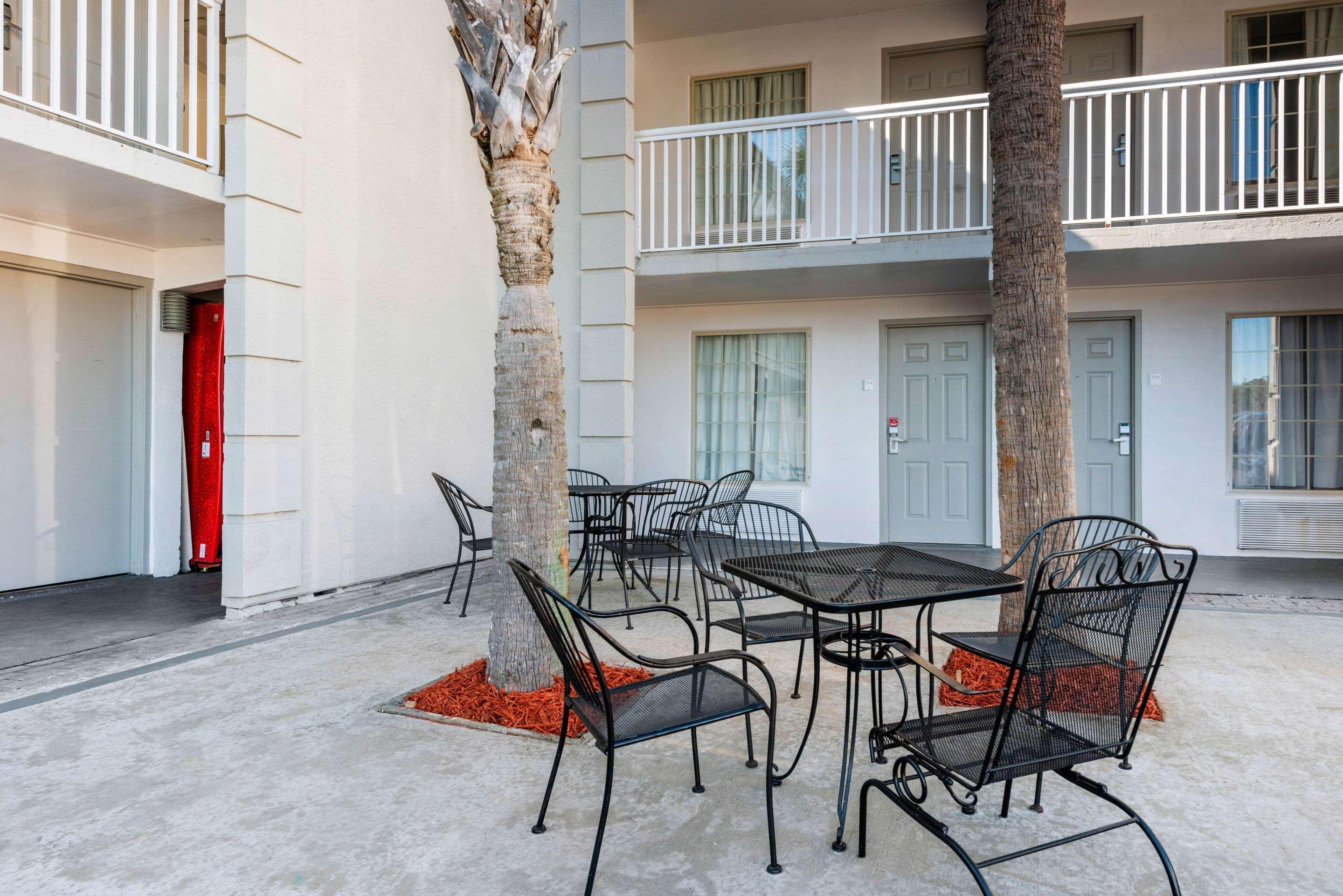 Econo Lodge Airport - Rj Stadium Tampa Exterior photo